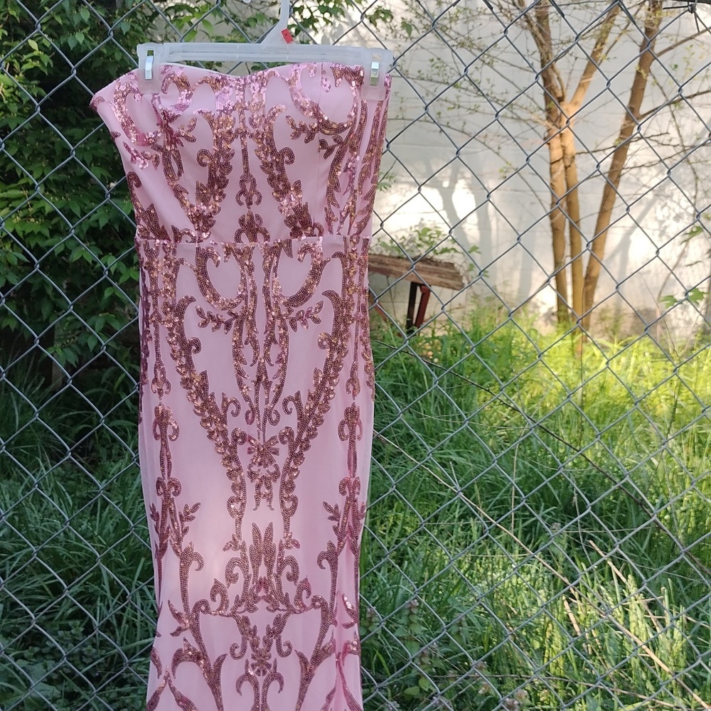 Brand new never ever worn 2022 pink strapless mermaid style VERY STRETCHY sz2-6.